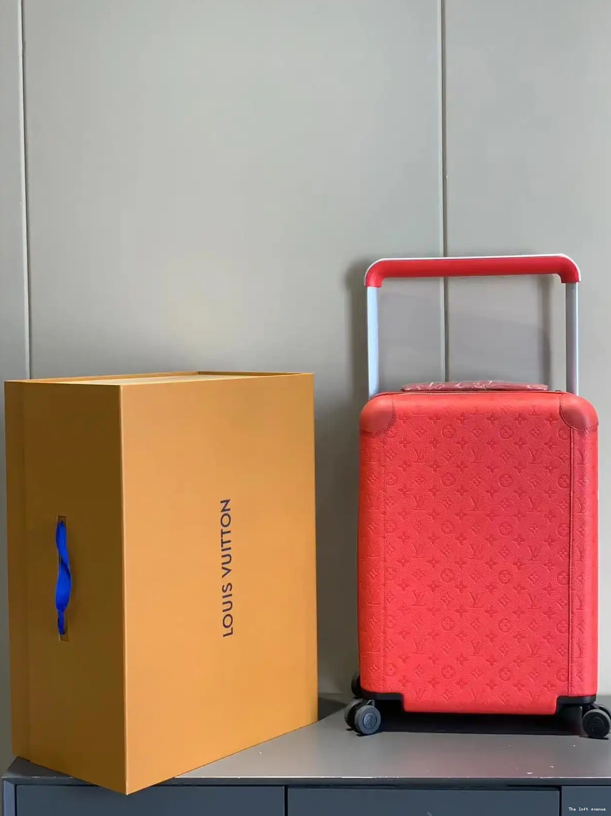 HORIZON TAURILLON 55 37L CUSTOM RED SUITCASE 0619